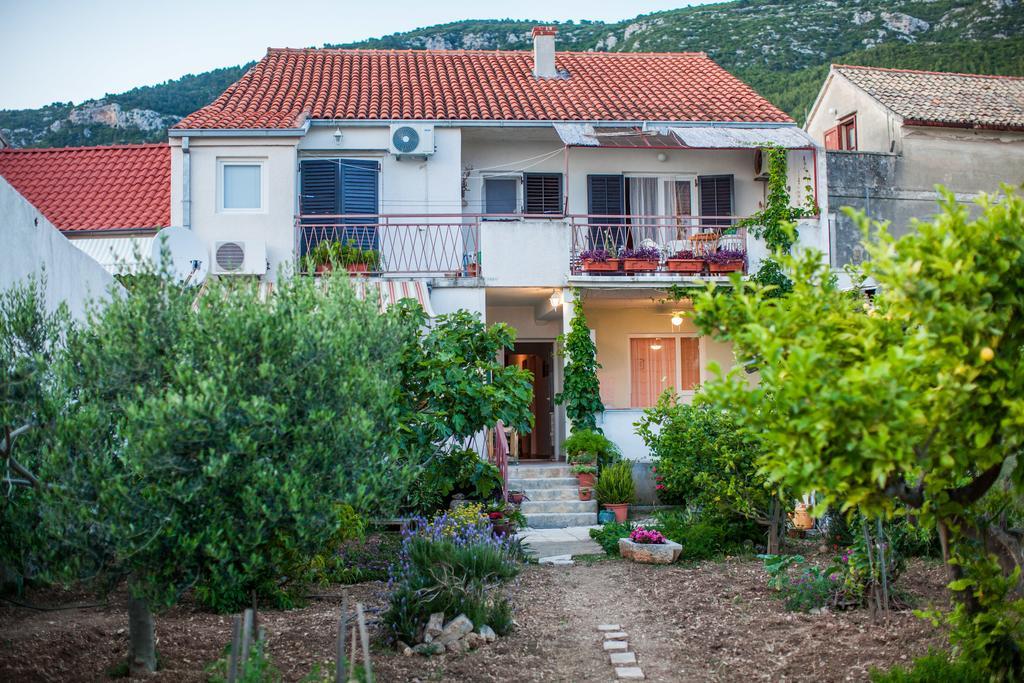 Garden Apartments コミジャ エクステリア 写真